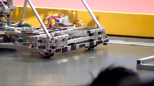 Robocon2012总决赛电子科技大学手动车（QMA-10）.jpg